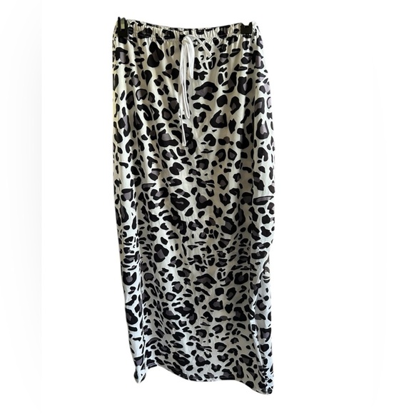 Unbranded Women’s Plus Size Animal Print 2 piece Set - Picture 2 of 4